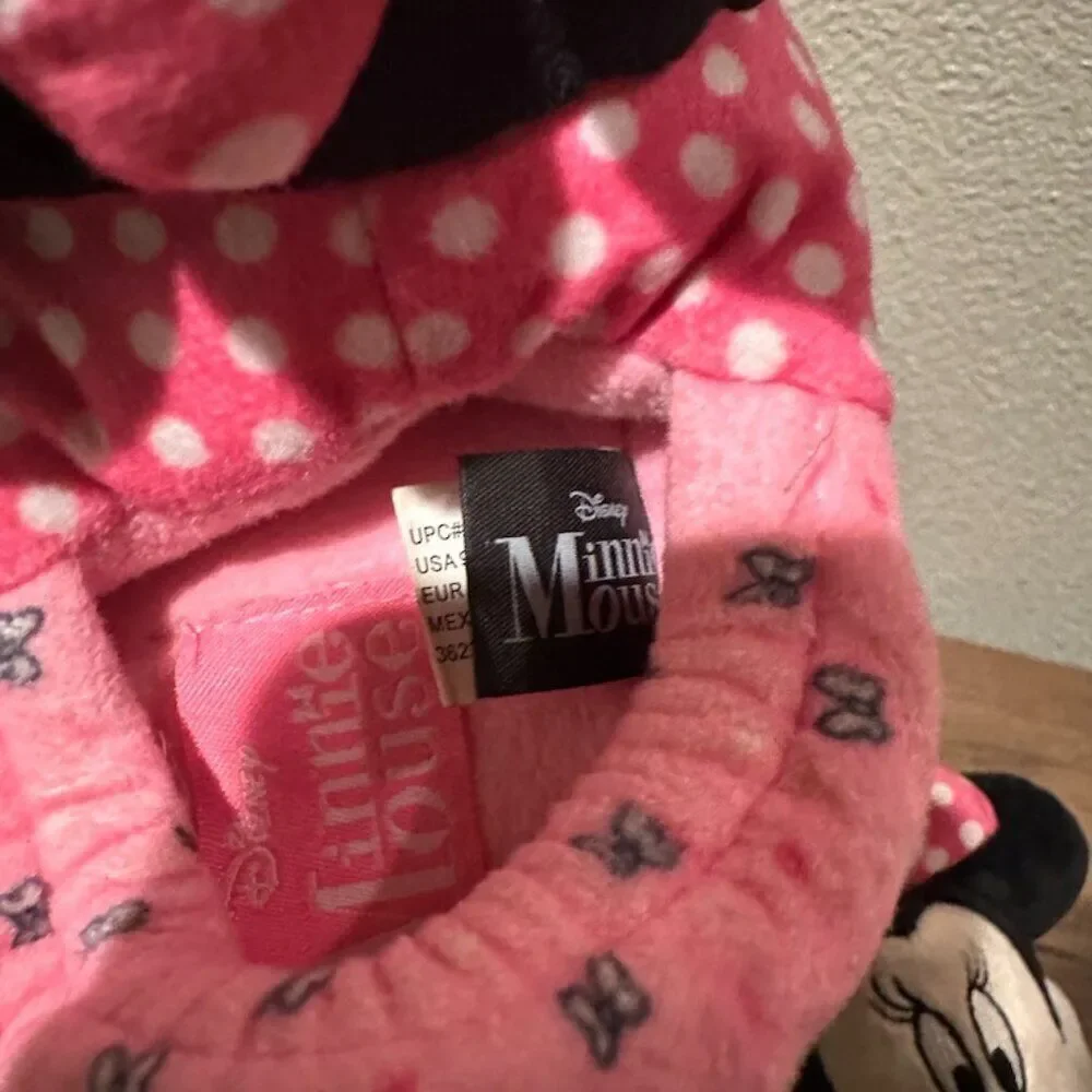 NWOT Minnie Mouse Pink Slippers with Minnie Head Size 9/10